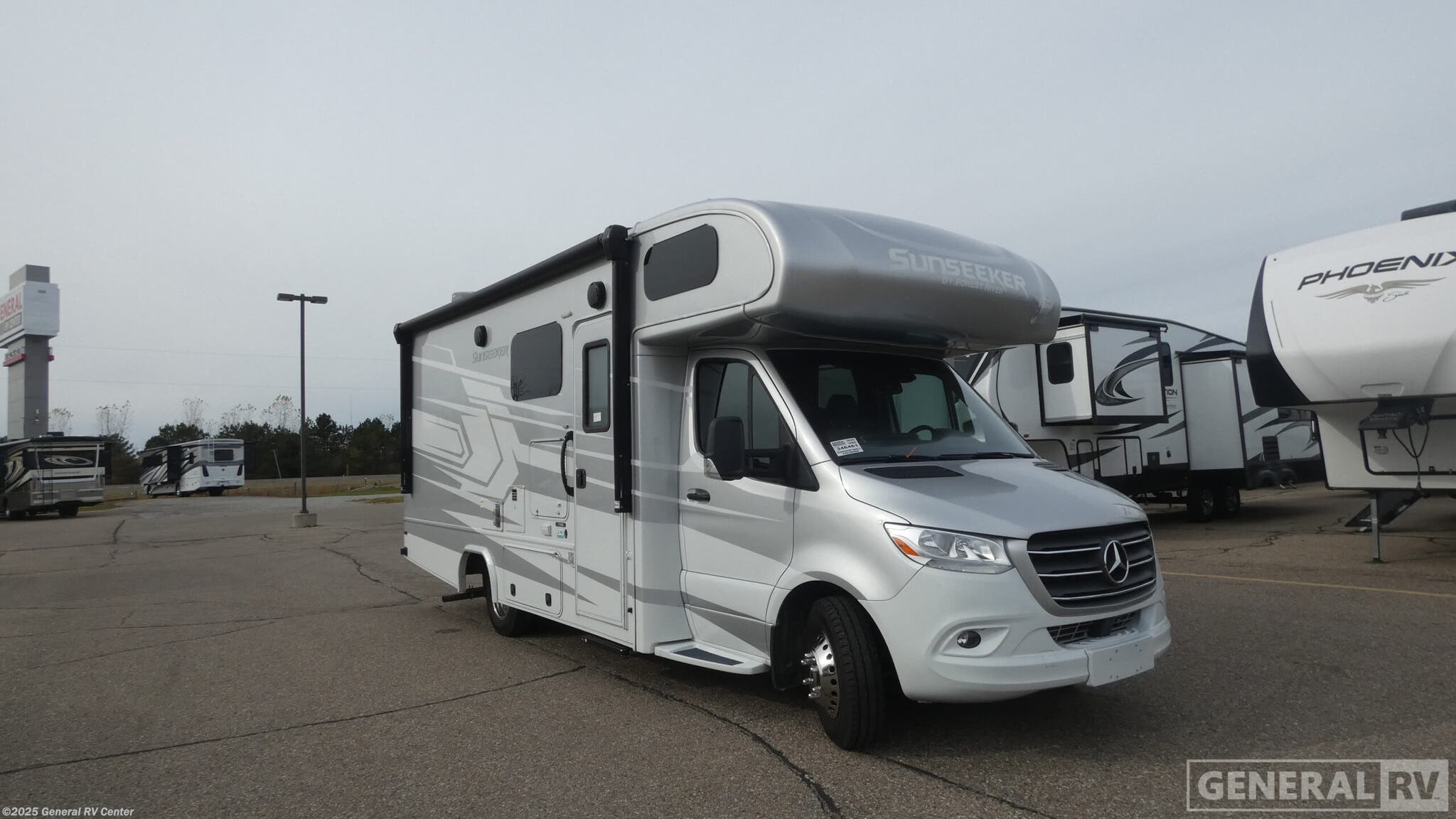 Used 2022 Forest River Sunseeker 2400BSD available in Birch Run, Michigan