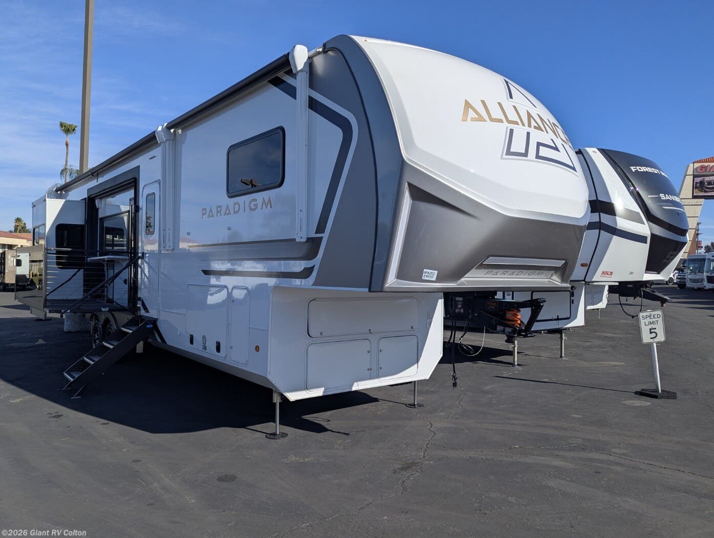 New 2026 Alliance RV Paradigm 388SP available in Colton, California