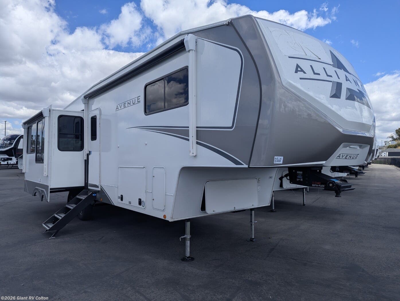 New 2026 Alliance RV Avenue 32RLS available in Colton, California