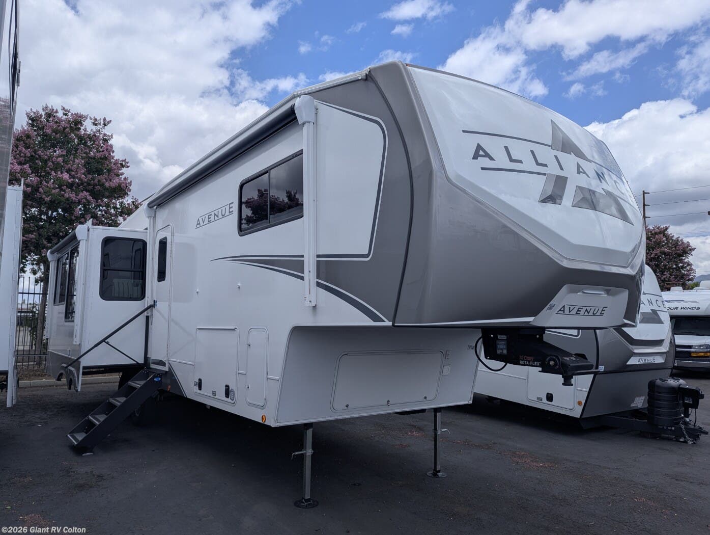 New 2026 Alliance RV Avenue 32RLS available in Colton, California