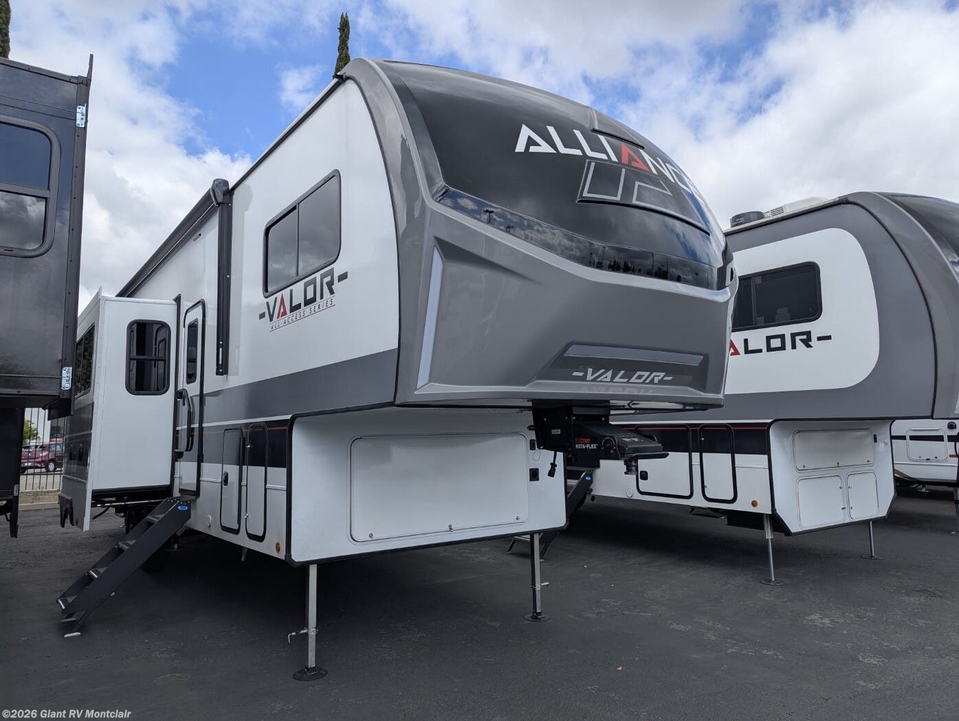 New 2025 Alliance RV Valor 32A10 available in Montclair, California