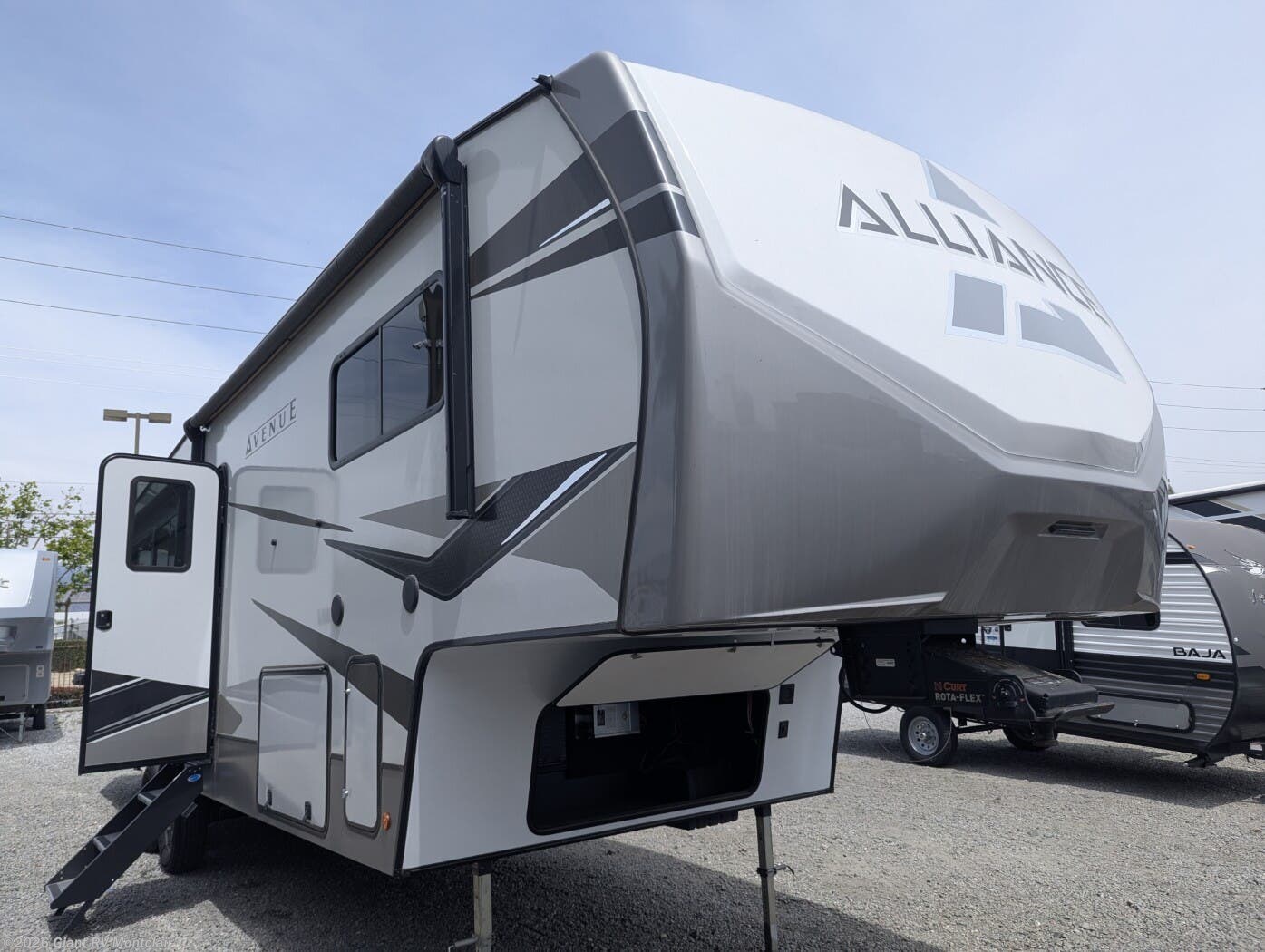 Used 2023 Alliance RV Avenue 32RLS available in Montclair, California
