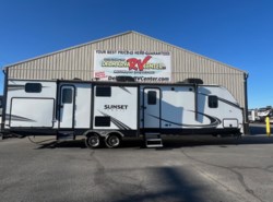 Used 2019 CrossRoads Sunset Trail Super Lite SS331BH available in Milford, Delaware