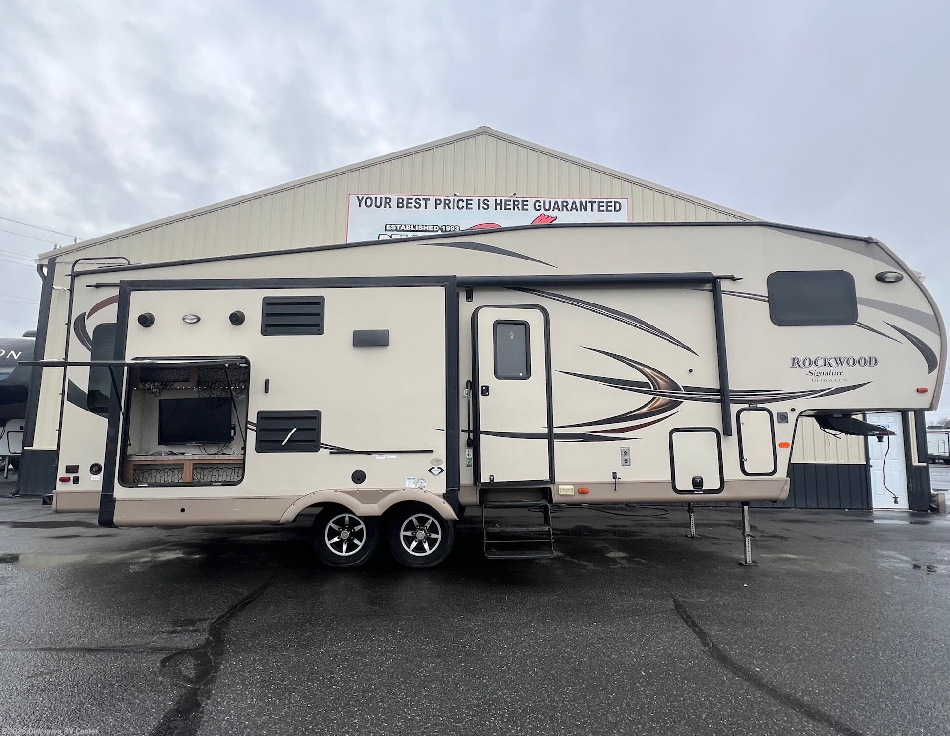 Used 2016 Forest River Rockwood Signature Ultra Lite 8288WSA available in Milford, Delaware
