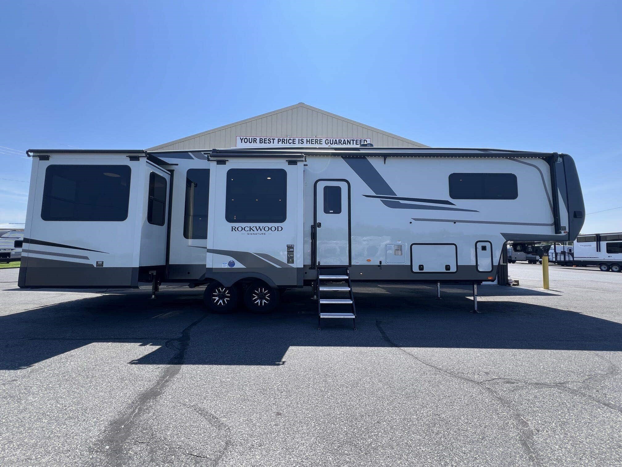 New 2027 Forest River Rockwood Signature 404SRK available in Milford, Delaware