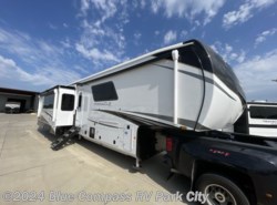 New 2025 Jayco Pinnacle 38FBRK available in Park City, Kansas