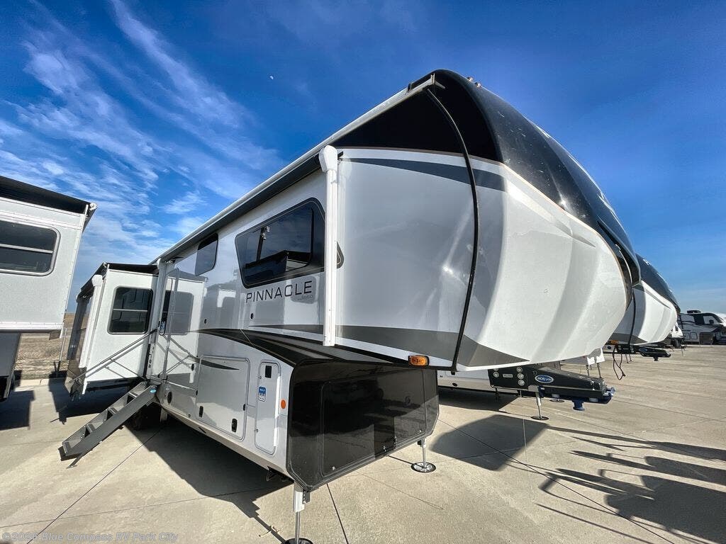 New 2025 Jayco Pinnacle 38KPTS available in Park City, Kansas