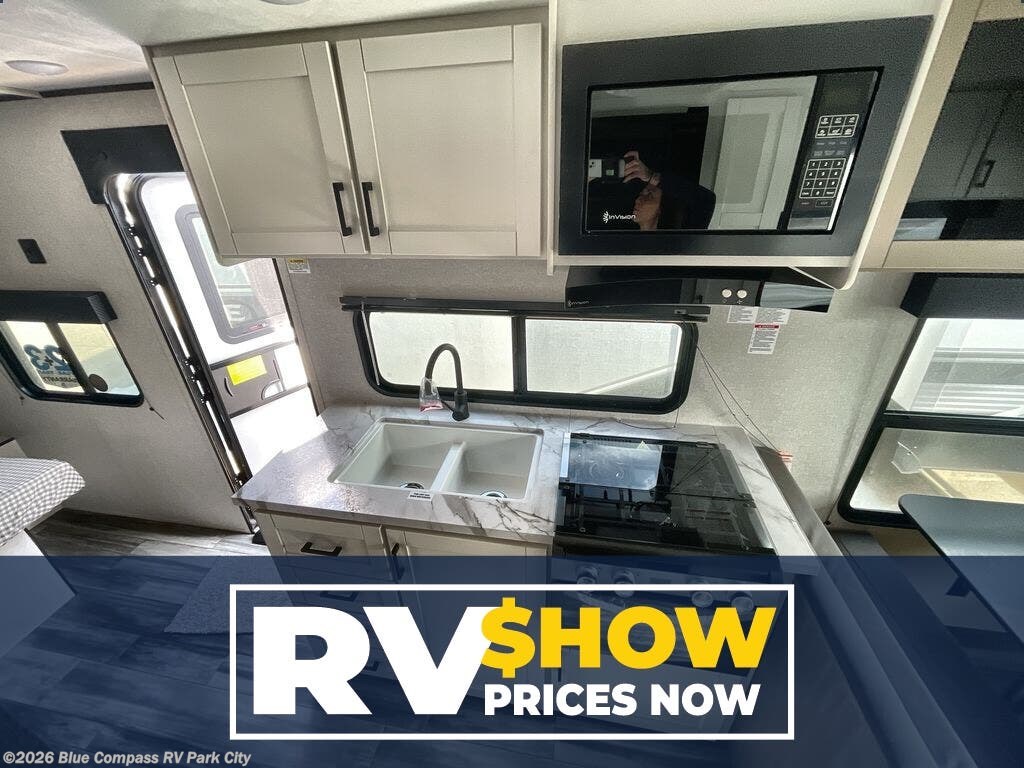 New 2026 Jayco Jay Flight SLX 210QBW available in Park City, Kansas