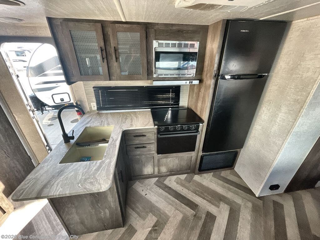 Used 2021 Forest River Salem Cruise Lite 282QBXL available in Park City, Kansas