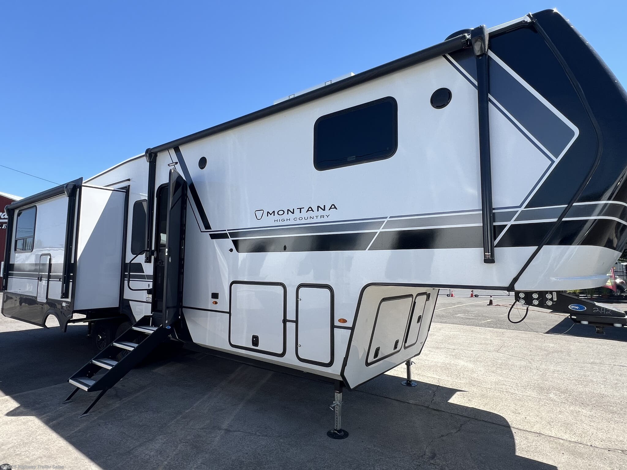 New 2025 Keystone Montana High Country 311RD available in Salem, Oregon