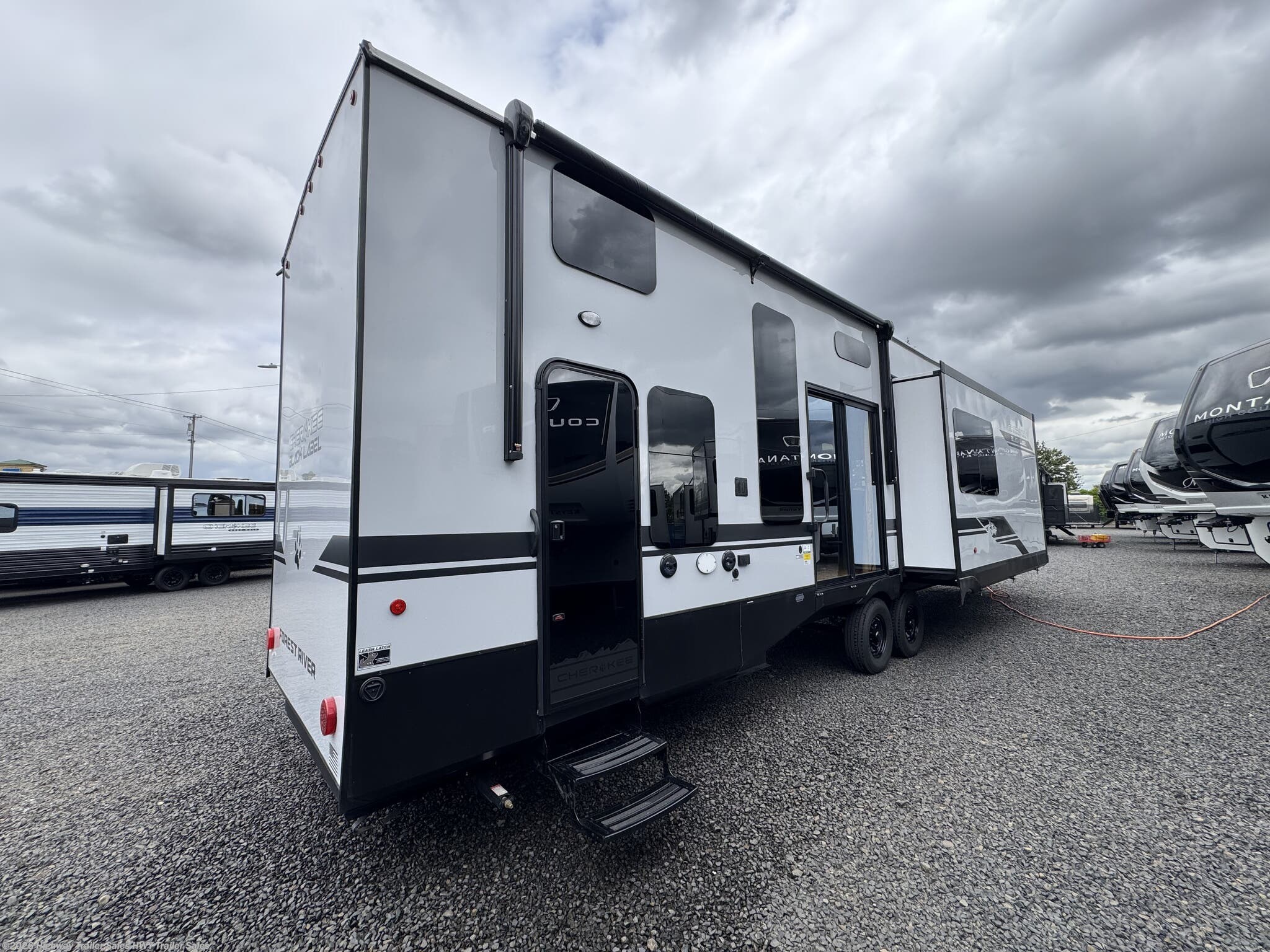 New 2026 Forest River Cherokee Timberwolf Black Label 39DKBL available in Salem, Oregon