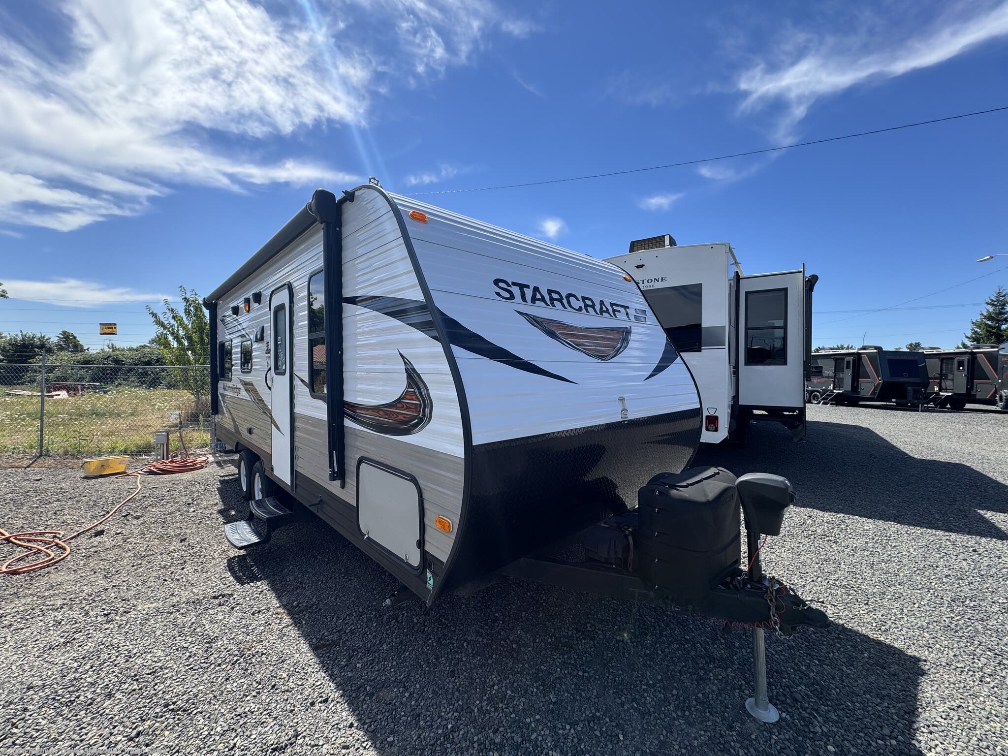 Used 2018 Starcraft Autumn Ridge Outfitter 21FB available in Salem, Oregon