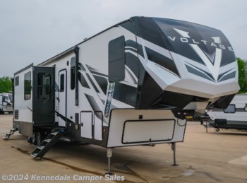 Used 2021 Dutchmen Voltage 4225 available in Kennedale, Texas