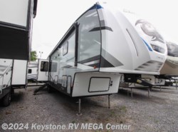 New 2022 Forest River Cherokee Arctic Wolf 3660 SUITE available in Greencastle, Pennsylvania