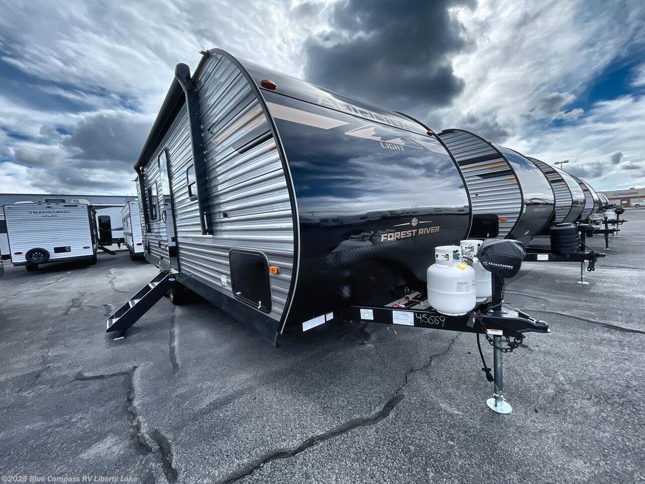 New 2025 Forest River Aurora Light 26BH available in Liberty Lake, Washington