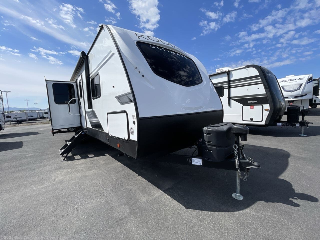 Used 2022 Dutchmen Kodiak Ultimate 3301BHSL available in Liberty Lake, Washington