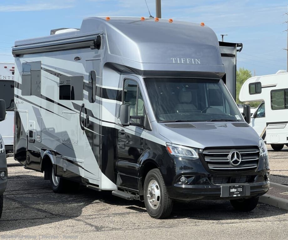 Used 2025 Tiffin Wayfarer 25XLW available in Tucson, Arizona