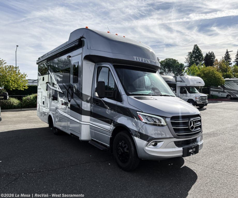 New 2027 Tiffin Wayfarer 25XLW available in West Sacramento, California