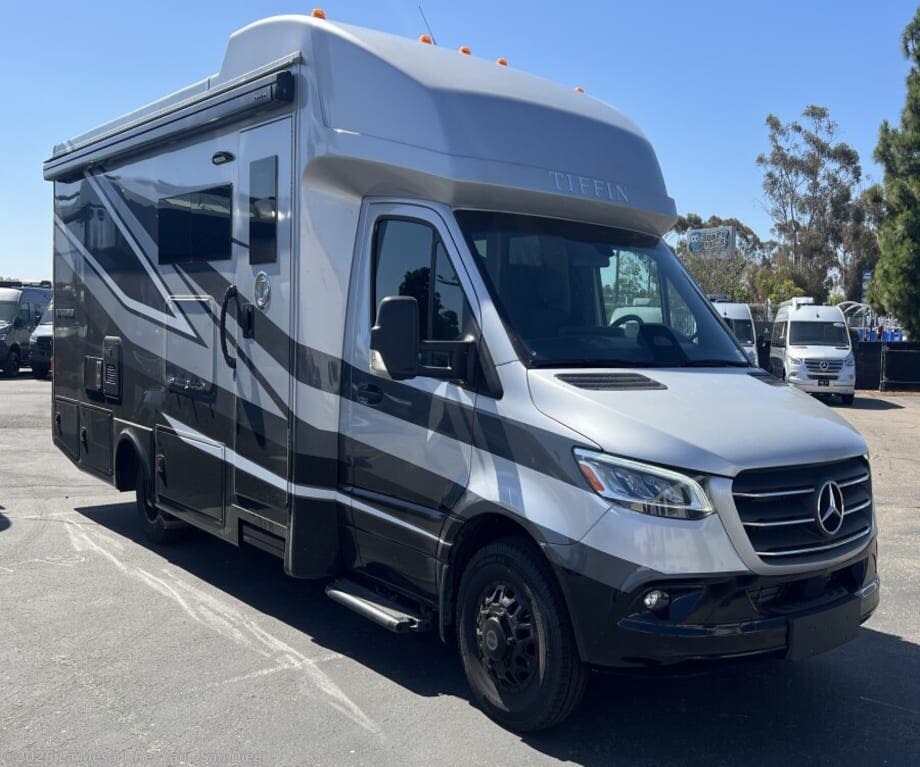 New 2027 Tiffin Wayfarer 25RW available in San Diego, California