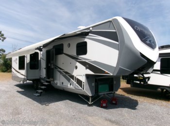 Used 2018 Highland Ridge Open Range 3X 3X388RKS available in Duncansville, Pennsylvania
