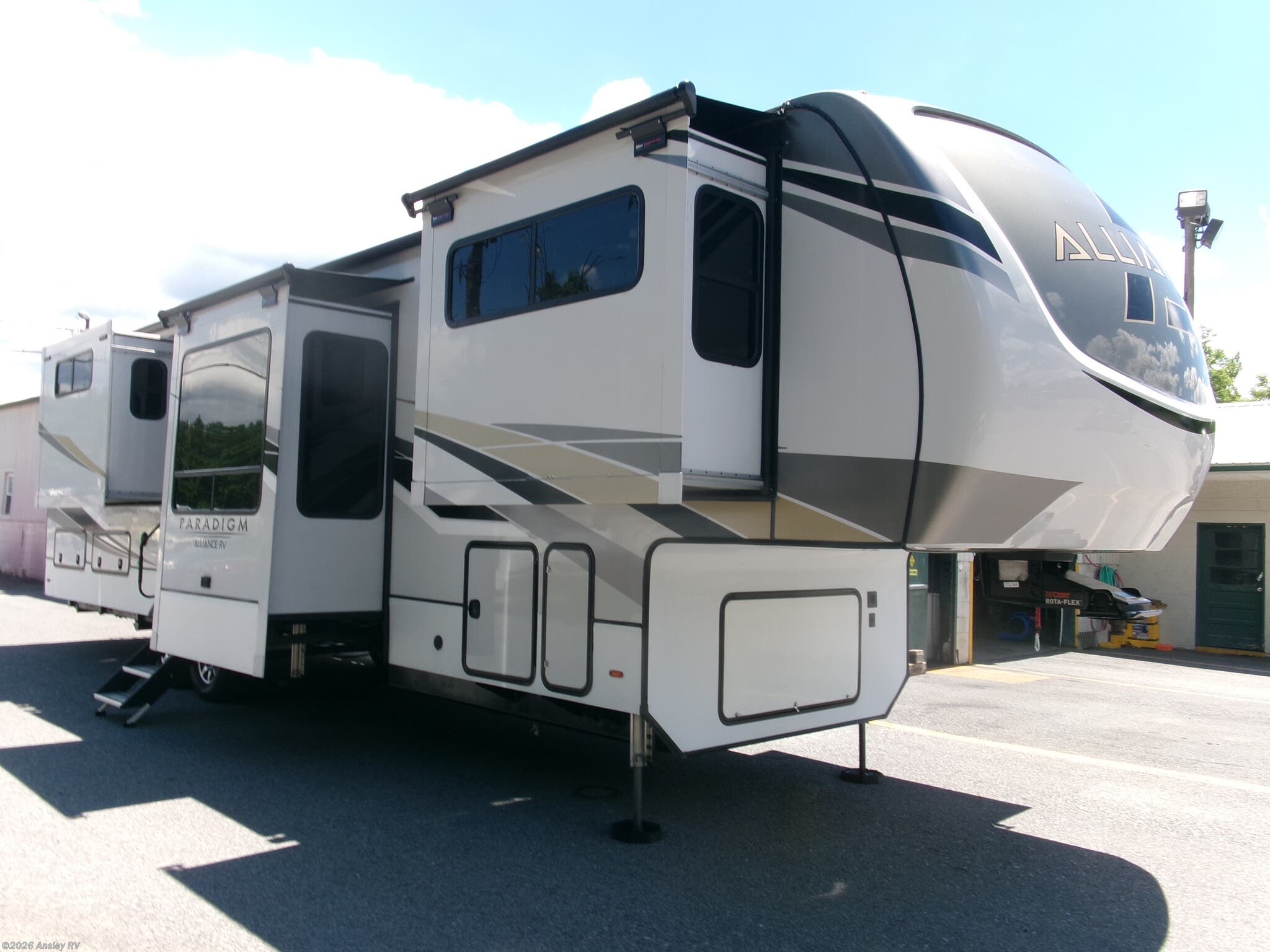 Used 2022 Alliance RV Paradigm 385FL available in Duncansville, Pennsylvania