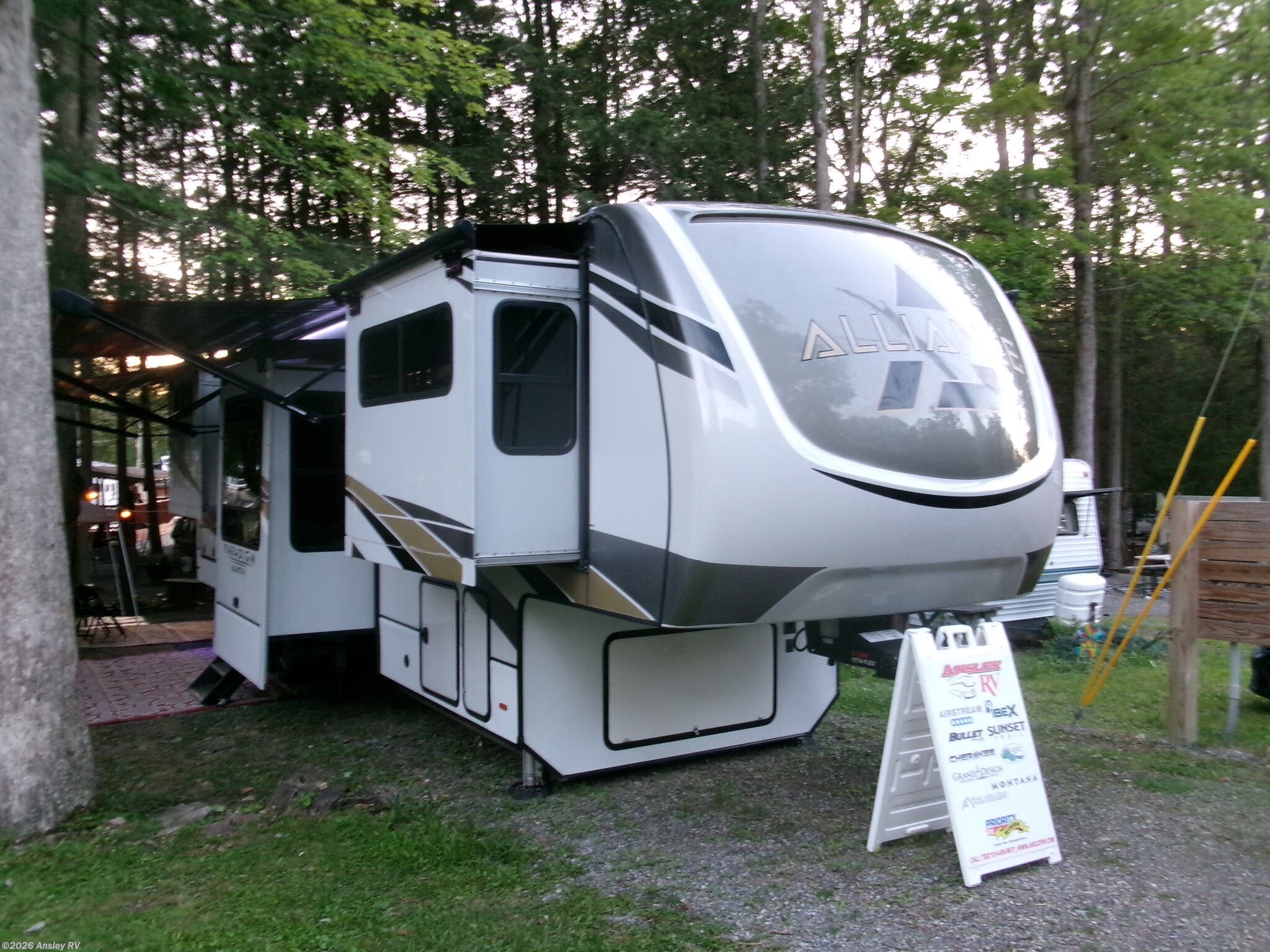 Used 2022 Alliance RV Paradigm 385FL available in Duncansville, Pennsylvania