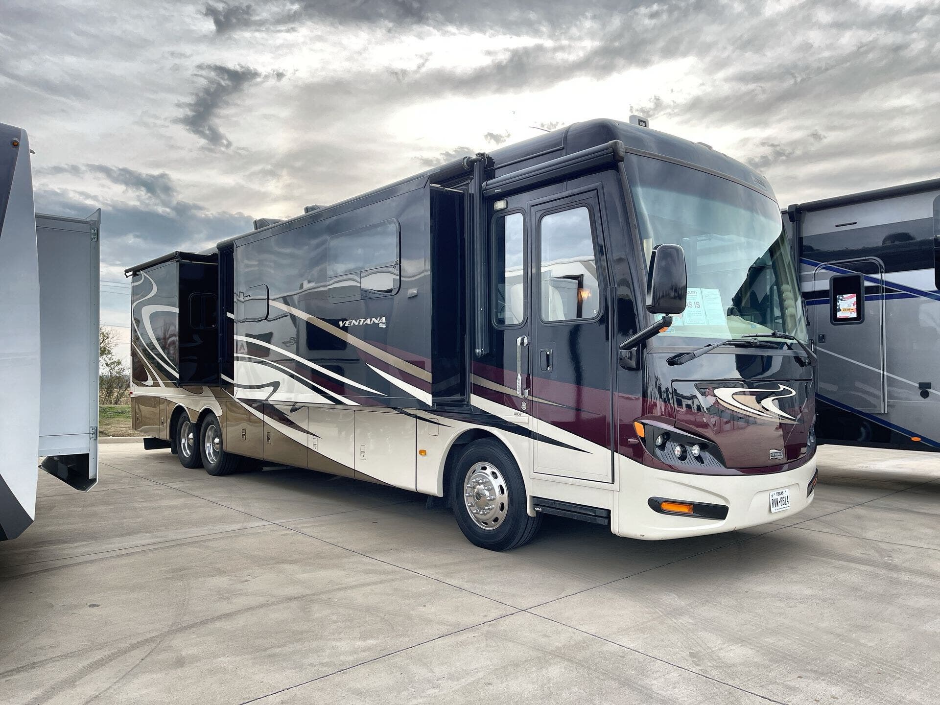 Used 2014 Newmar Ventana 4037 available in Sanger, Texas