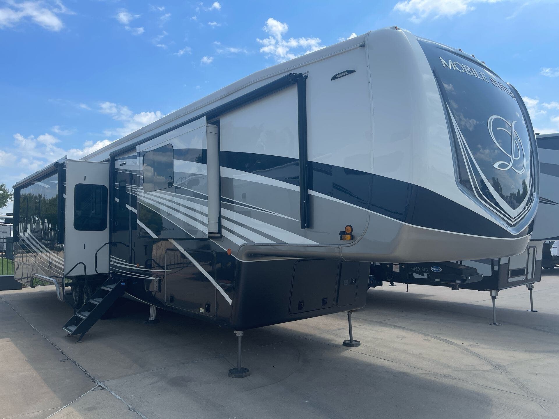 Used 2022 DRV Mobile Suites 44 HOUSTON available in Fort Worth, Texas