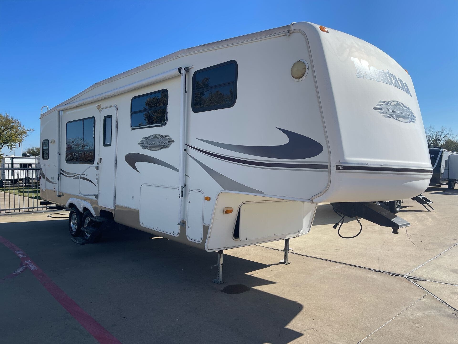Used 2007 Keystone Montana Mountaineer 342PHT available in Fort Worth, Texas