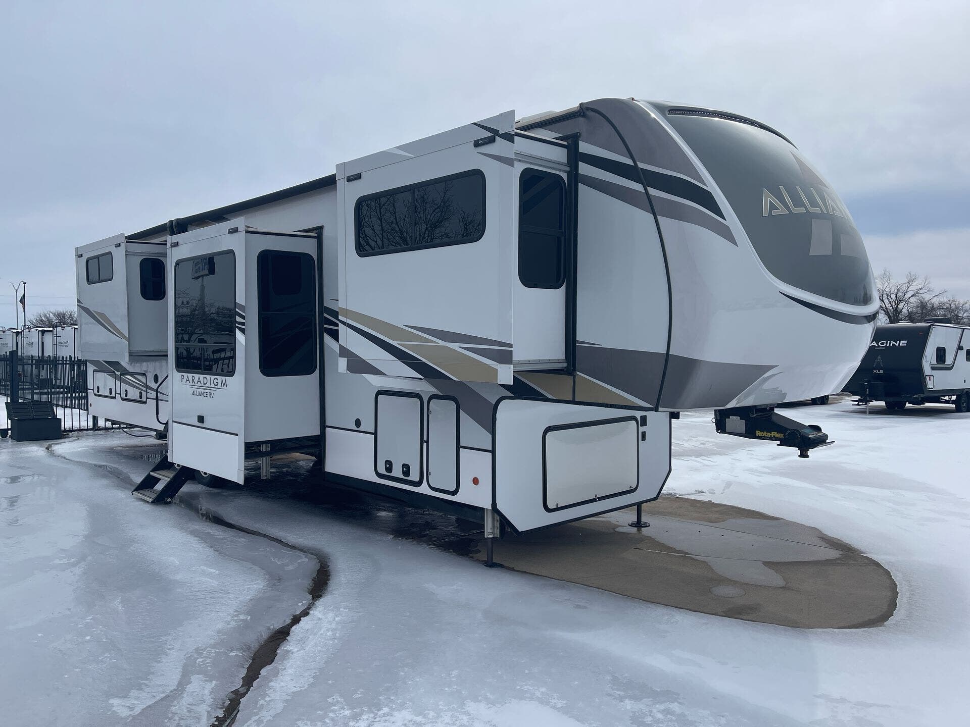 Used 2021 Alliance RV Paradigm 385FL available in Fort Worth, Texas