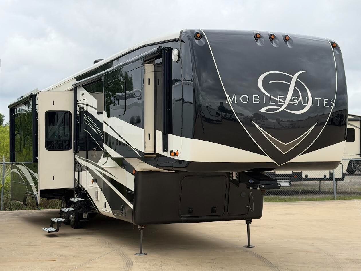 Used 2019 DRV Tradition 38RSSA available in Fort Worth, Texas