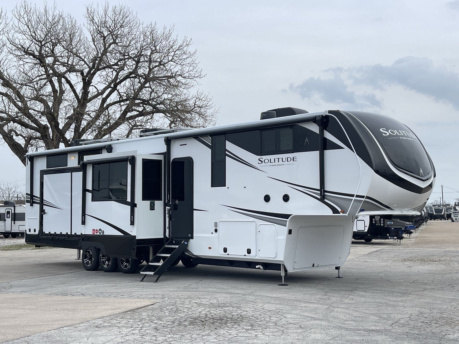 New 2026 Grand Design Solitude 414LJMJ available in Corinth, Texas