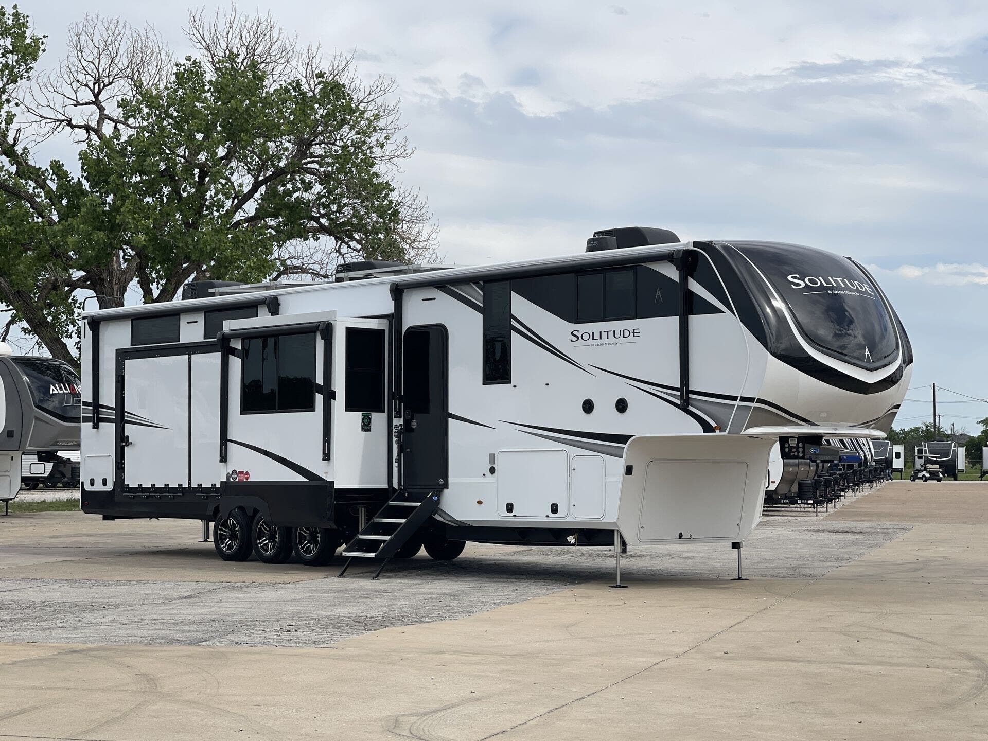 New 2026 Grand Design Solitude 414LJMJ available in Corinth, Texas