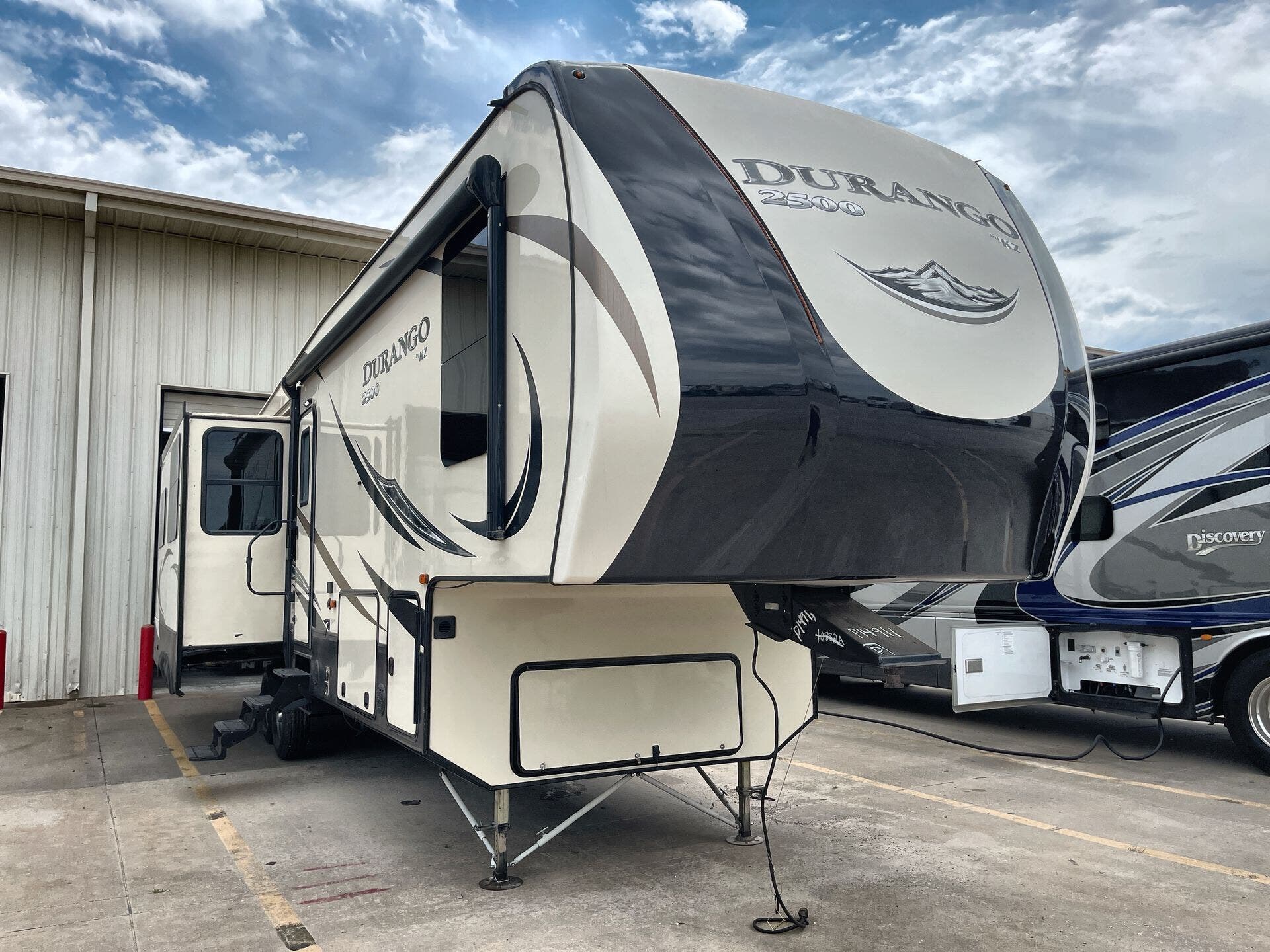 Used 2017 K-Z Durango 325RLT available in Oklahoma City, Oklahoma