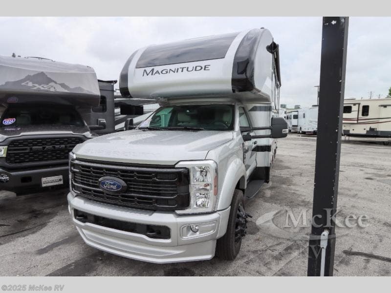 New 2026 Thor Motor Coach Magnitude X32 available in Perry, Iowa