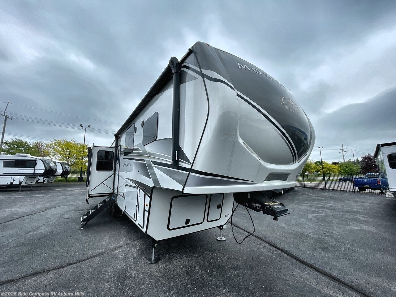 New 2025 Keystone Montana 3231CK available in Auburn Hills, Michigan