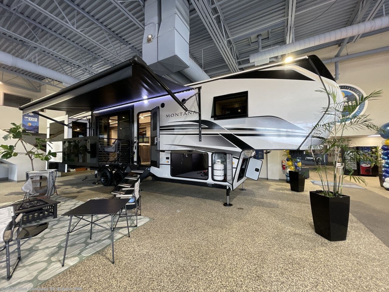 New 2025 Keystone Montana 3532SP available in Auburn Hills, Michigan