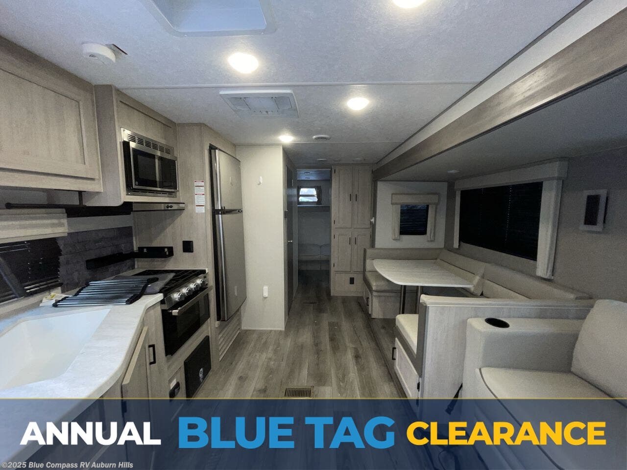 Used 2024 Coachmen Catalina Legacy Edition 293QBCK available in Auburn Hills, Michigan