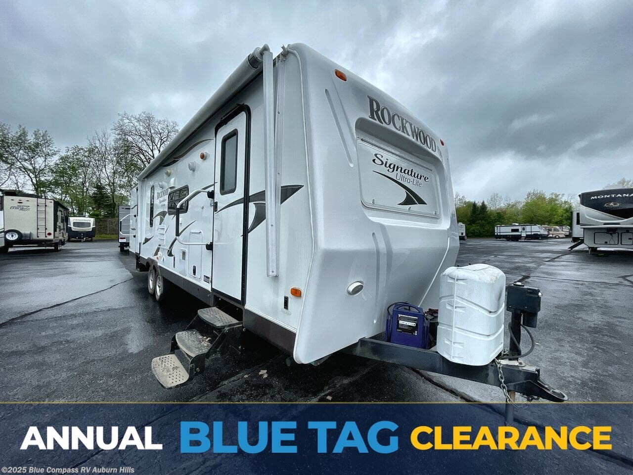 Used 2014 Forest River Rockwood Signature Ultra Lite 8319SS available in Auburn Hills, Michigan