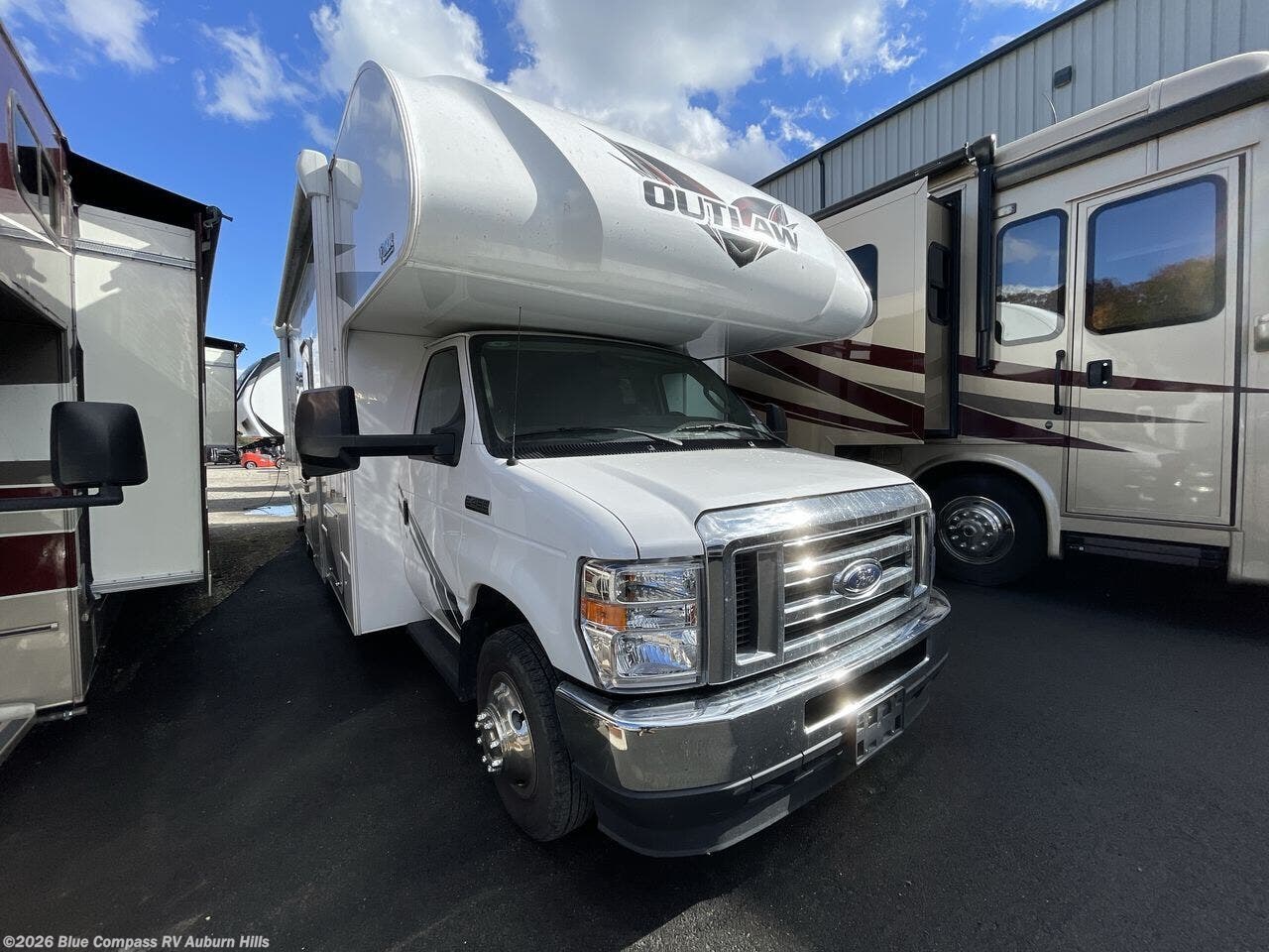 Used 2023 Thor Motor Coach Outlaw 29J available in Auburn Hills, Michigan