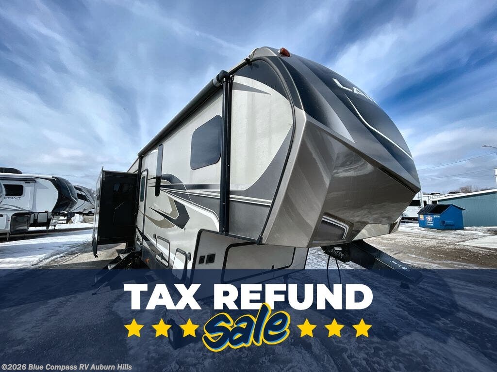 Used 2020 Keystone Laredo Super Lite 298SRL available in Auburn Hills, Michigan