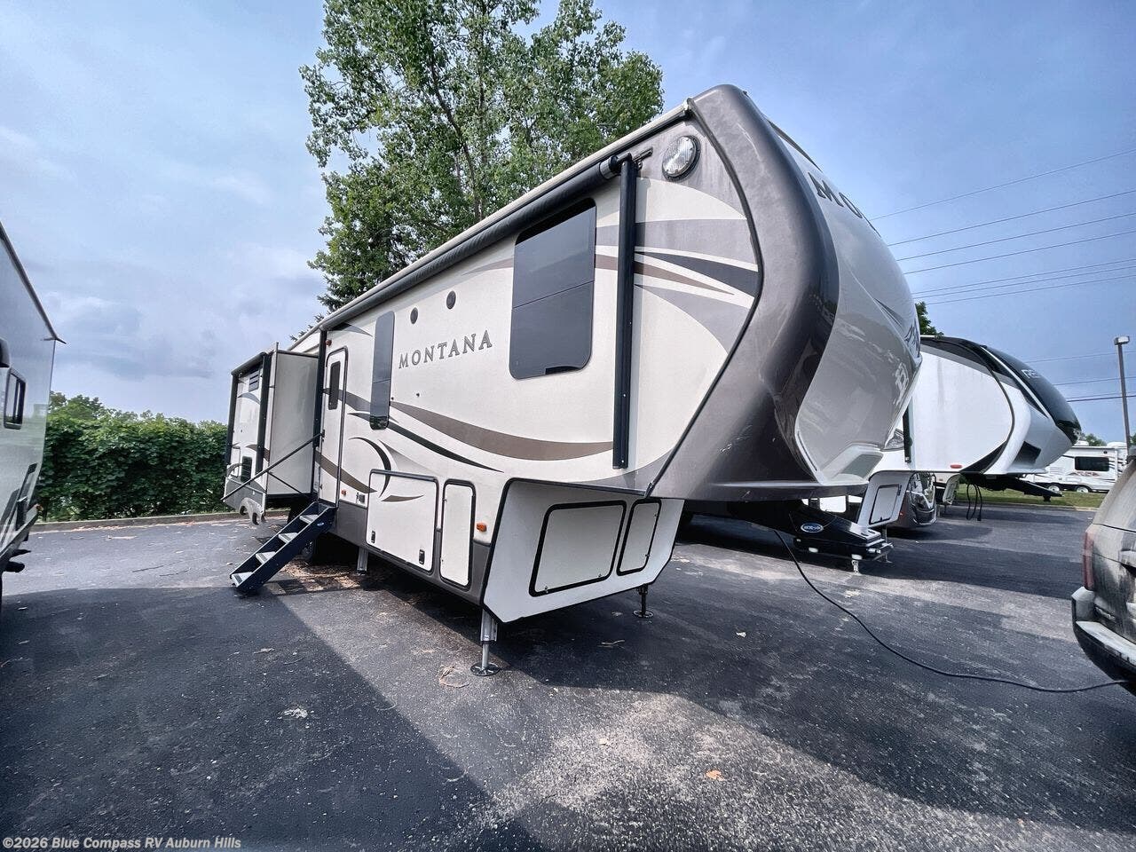Used 2018 Keystone Montana 3160RL available in Auburn Hills, Michigan
