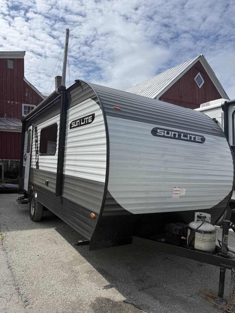 Used 2024 Sunset Park RV  Sunlite 19RK available in East Montpelier, Vermont