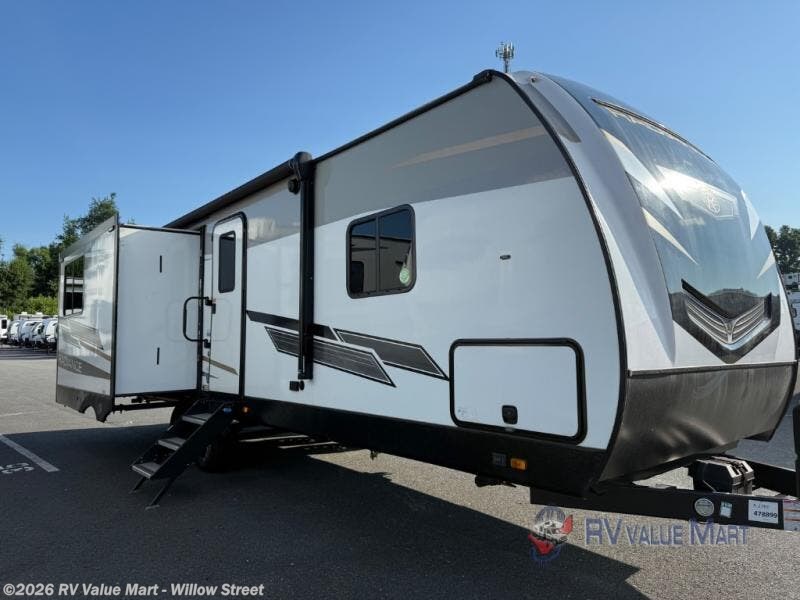 Used 2022 Cruiser RV Radiance Ultra Lite 27RE available in Willow Street, Pennsylvania