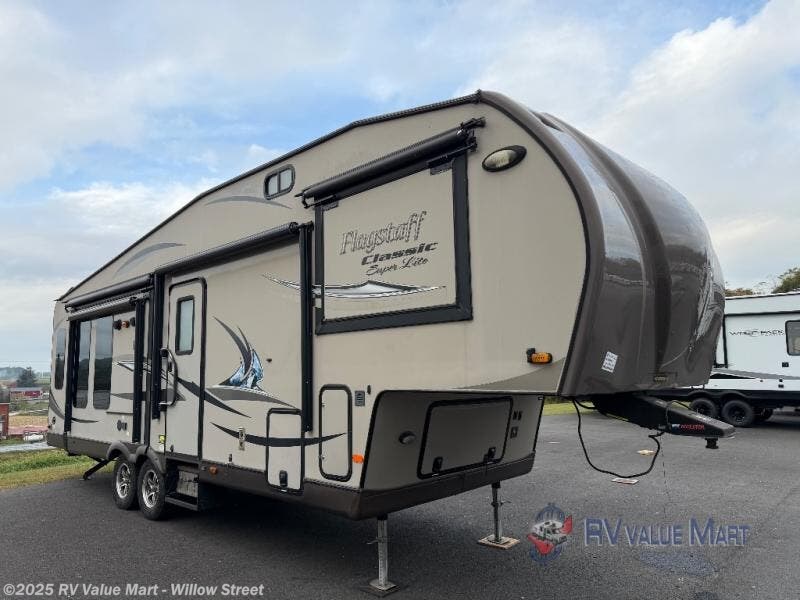 Used 2014 Forest River Flagstaff Classic Super Lite 8528IKWS available in Willow Street, Pennsylvania