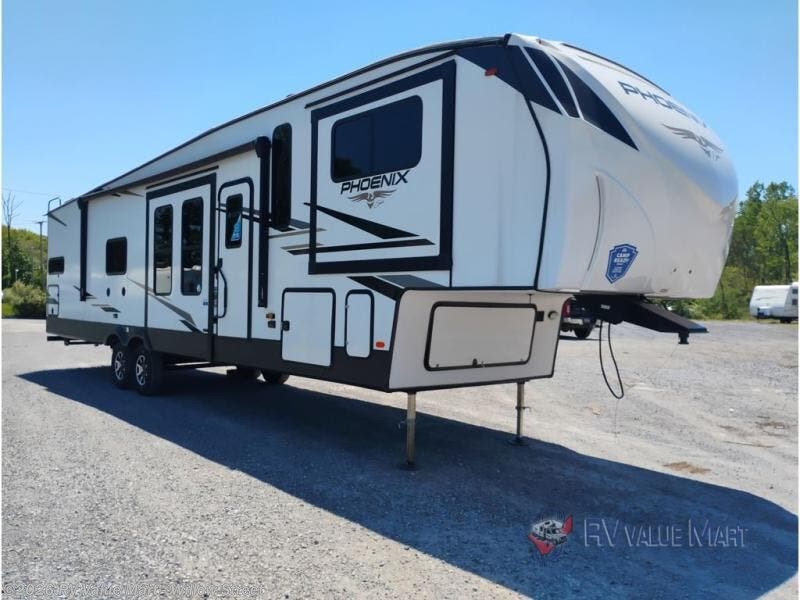 Used 2024 Shasta Phoenix 334FL available in Willow Street, Pennsylvania