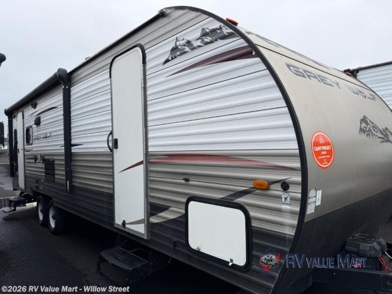 Used 2015 Forest River Cherokee Grey Wolf 26RL available in Willow Street, Pennsylvania