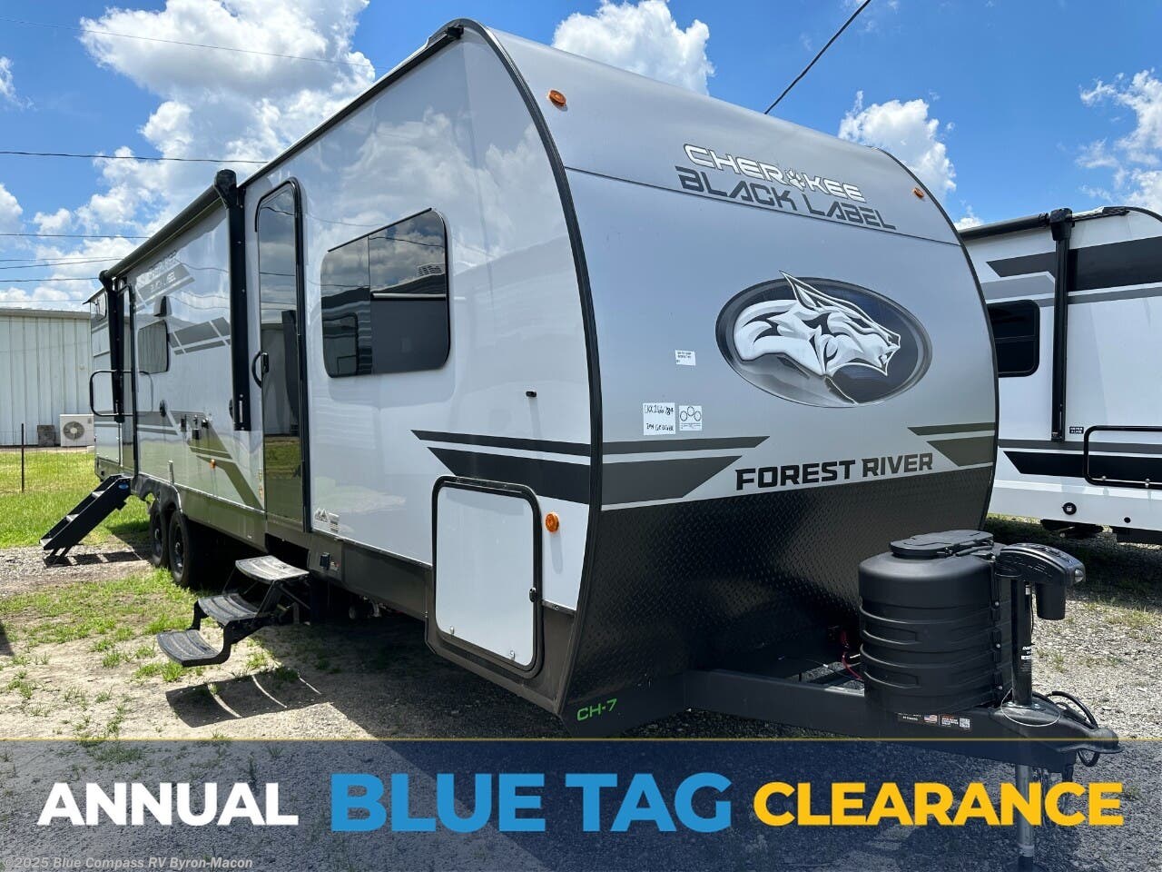 New 2025 Forest River Cherokee Wolf Den Black Label 294GEBGBL available in Byron, Georgia