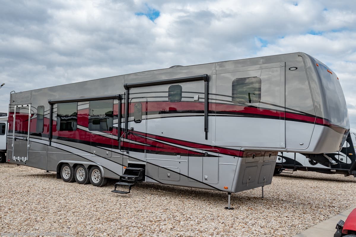 Used 2016 New Horizons Majestic M44 5th Wheel W/ Gen, Theater Seats Consignment RV available in Alvarado, Texas