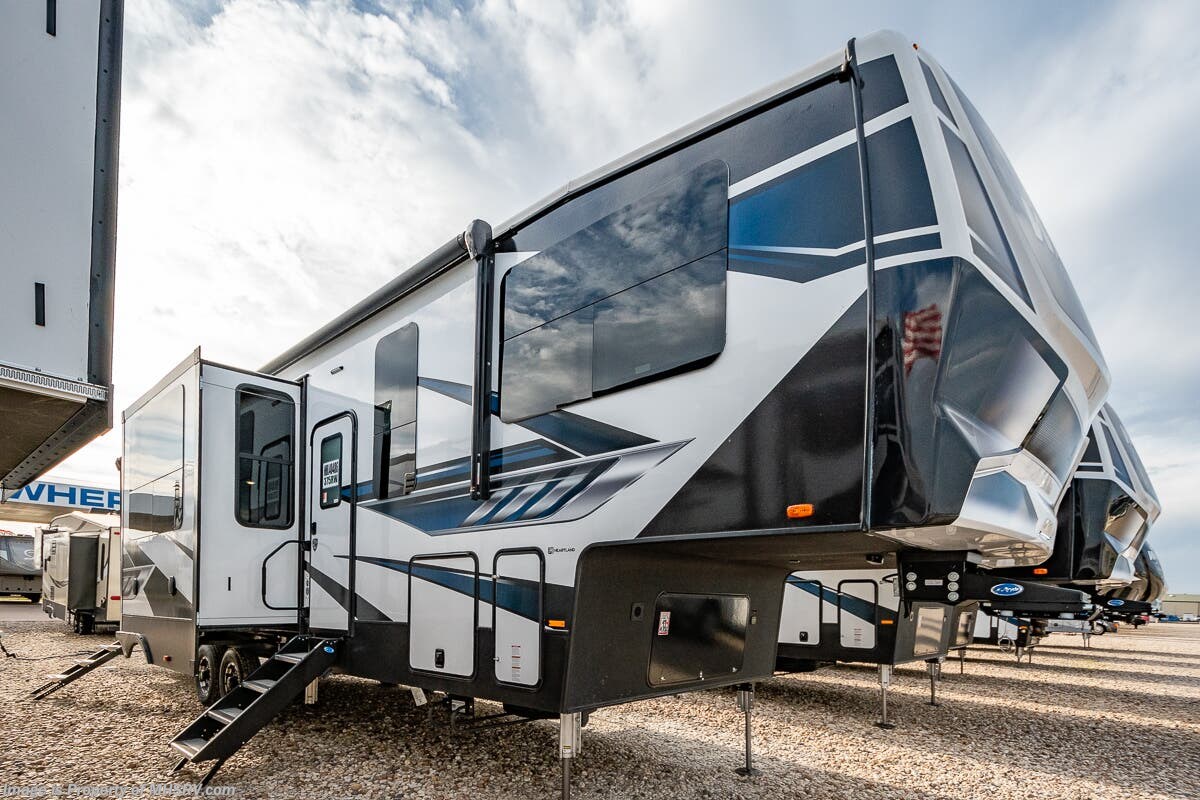 New 2022 Heartland Road Warrior 375RW available in Alvarado, Texas